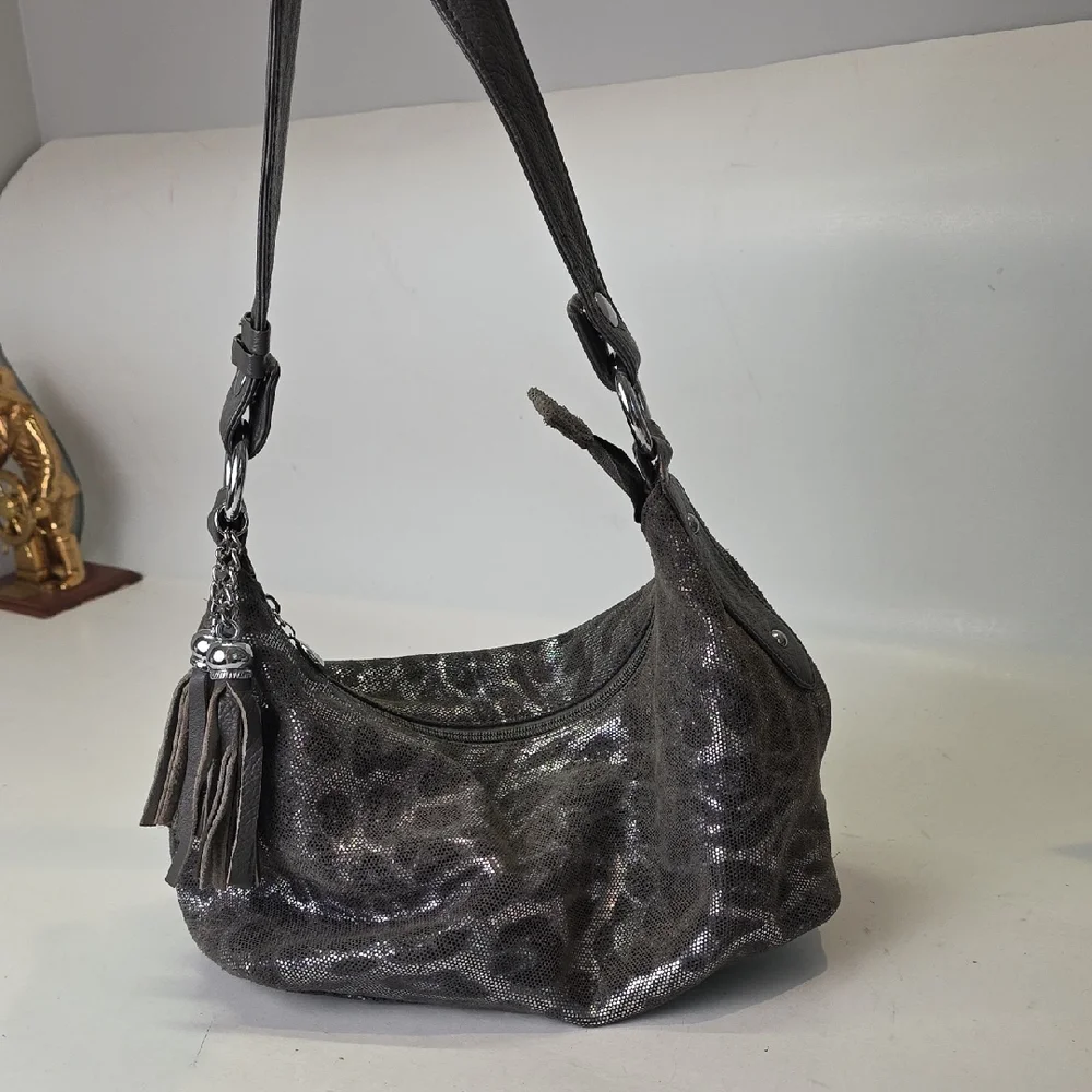 Elegant Silver Gray Leopard Print Leather Shoulder Bag - Picture 4 of 12